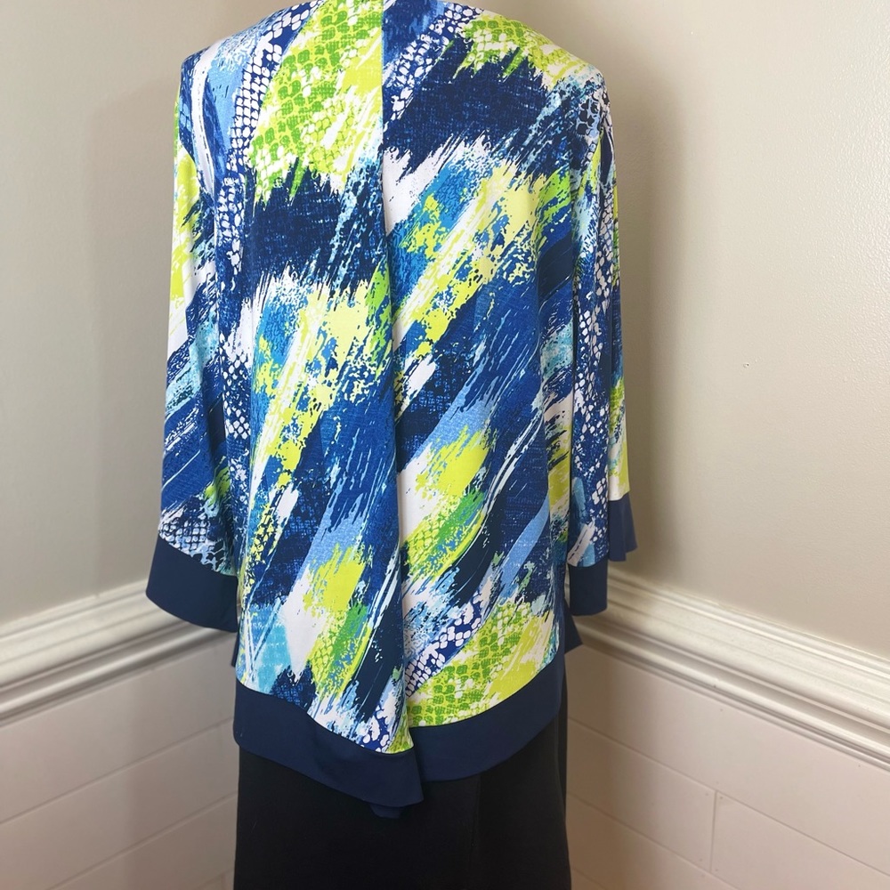 Alfred Dunner Abstract Print Attached Necklace Top L FREE SHIP - Picture 3 of 4